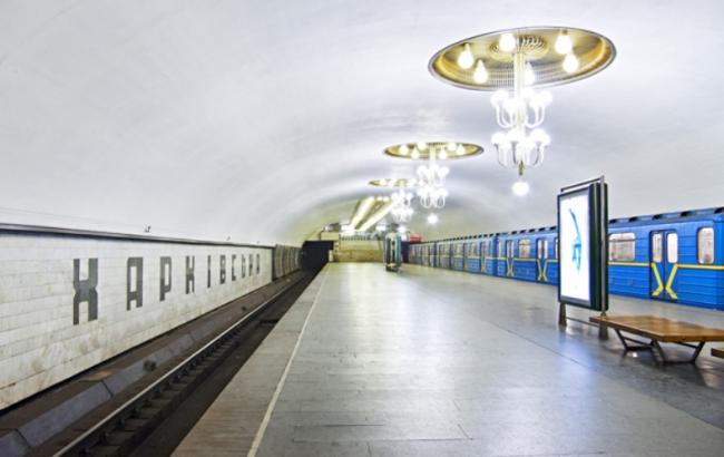 В Киеве на станции метро задержали военнослужащего с похищенными боеприпасами