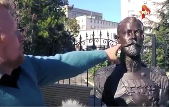 Появилось первое видео "мироточащего бюста" царя в Крыму