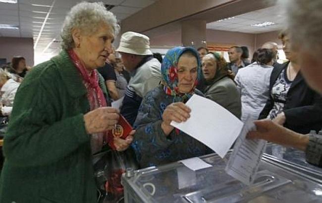 Украинцы просят Порошенко запретить голосовать людям после 65 лет