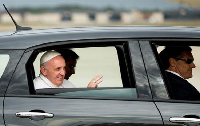 Папа Римский продал на благотворительность свой автомобиль