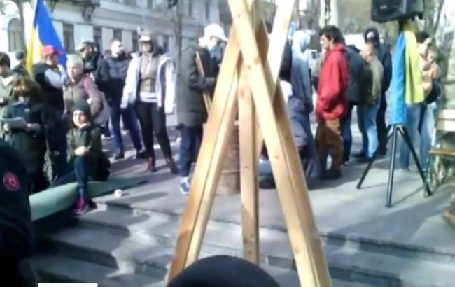 В Одесі приготували дерев'яну шибеницю для прокурорів
