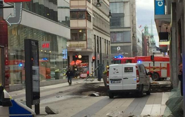 Наезд грузовика на людей в Стокгольме: погибли 3 человека