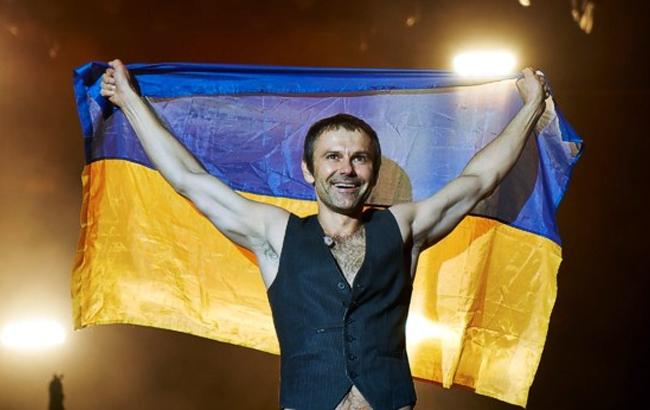 Вакарчук эмоционально прокомментировал украинские флаги в мировом туре "Океана Ельзи"