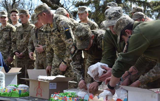 Великдень на фронті: як бійці АТО відзначають Воскресіння Христове