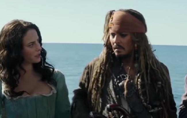 Джонни Депп неожиданно появился в Диснейленде в образе Джека Воробья