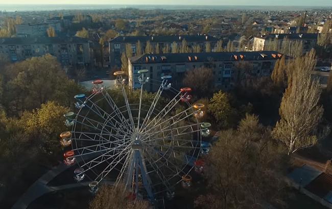 В Мелитополе спортсмен-экстремал вылез на верхнюю точку "Чертового колеса"
