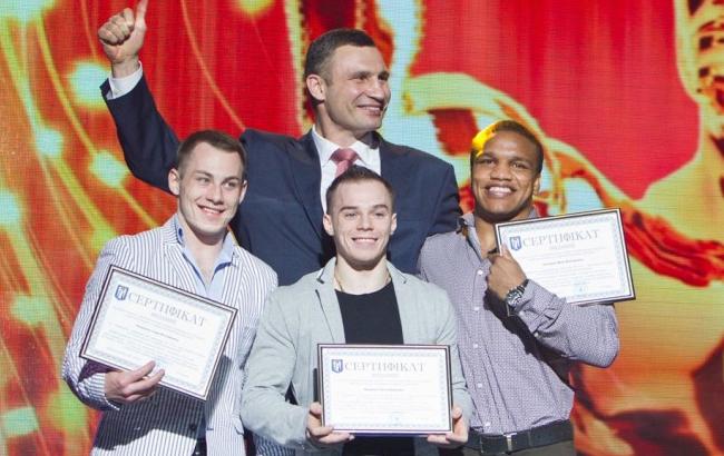 Мэр Киева Кличко подарил три квартиры в столице украинским олимпийцам
