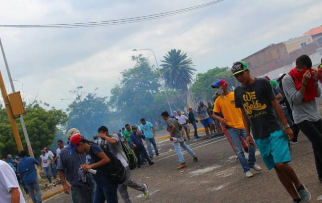 В Венесуэле автомобиль насмерть сбил участника акции протеста