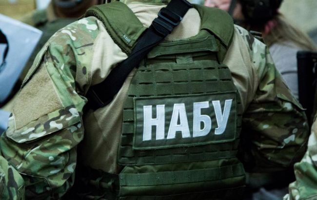 У Києві затримано співробітника НАБУ, який вимагав 300 тисяч доларів