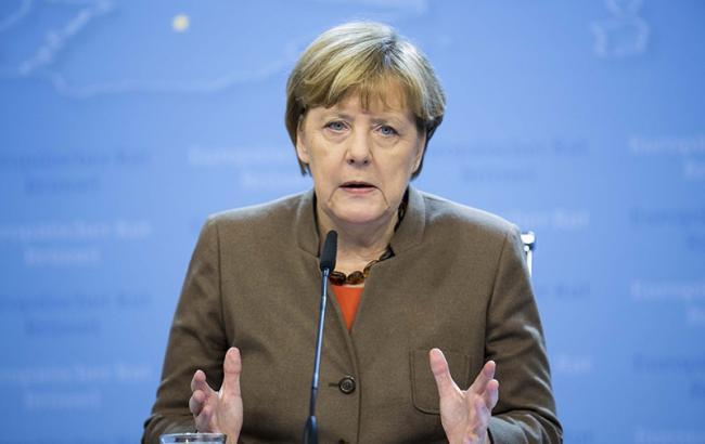 Меркель назвала "сильным сигналом" намерение НАТО присоединиться к коалиции по борьбе с ИГИЛ