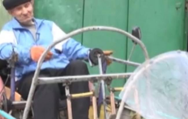 Пенсіонер з Києва винайшов велолодку
