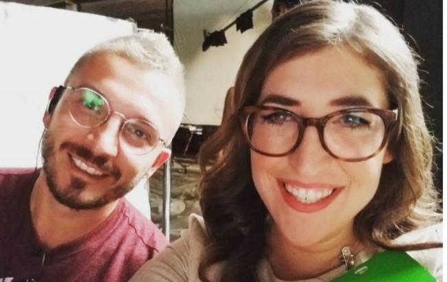 Стало відомо, які місця в Києві відвідувала зірка серіалу "Теорія великого вибуху"