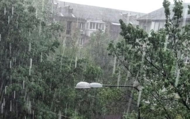 У соцмережах обговорюють сильну зливу у Києві