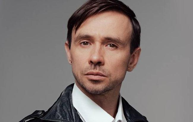 Dolphin выступили в Киеве без солиста: текст песни транслировали на экран