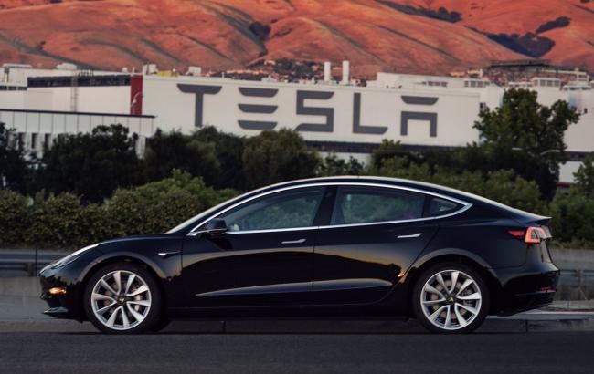 Tesla начала первые продажи электромобиля Model 3