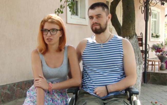 В Львовской области тяжелораненый ветеран АТО женился и учится ходить (видео)