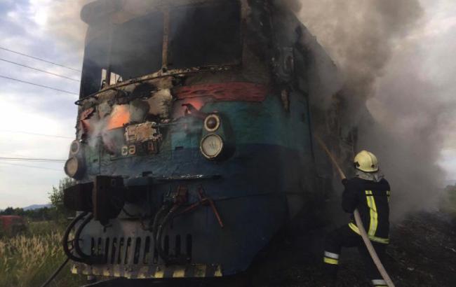 На Закарпатті загорівся пасажирський рухомий поїзд
