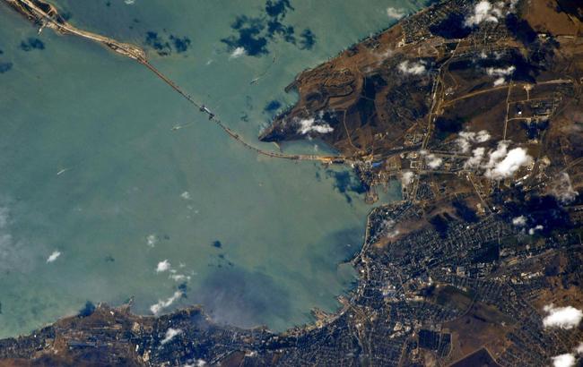 Недостроенный Керченский мост показали из космоса
