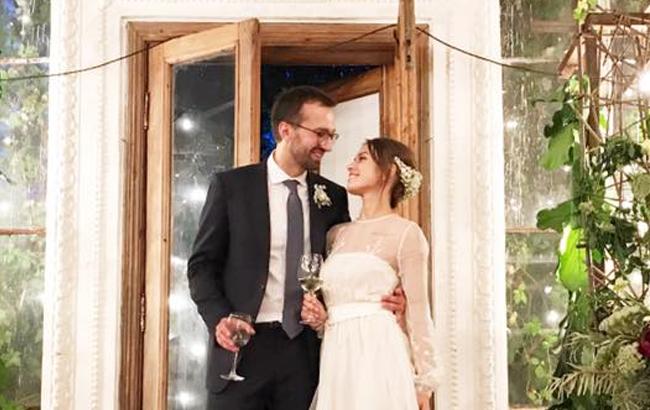 Нардеп Лещенко одружився: фото з закритою весілля
