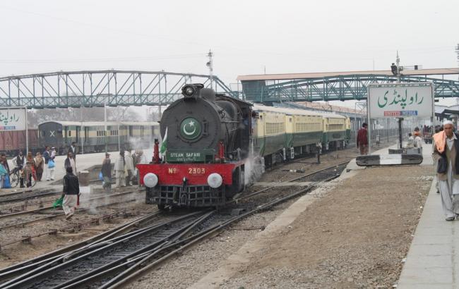 В Пакистане в результате крушения поезда погибли 12 человек