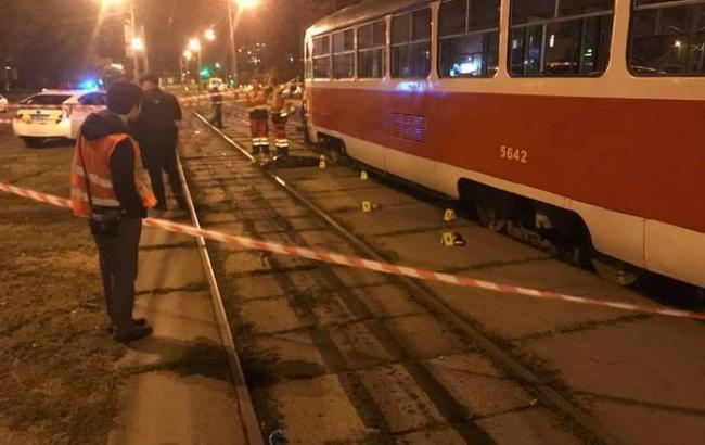 У Києві трамвай збив насмерть жінку з дитиною