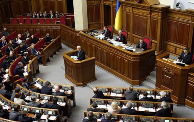 В Украине предложили уменьшить количество депутатов Рады до 200 человек