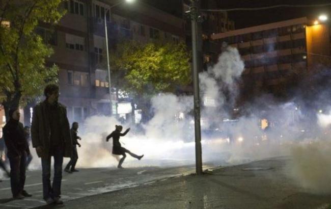 В Косово полиция применила слезоточивый газ против демонстрантов, задержаны 13 человек