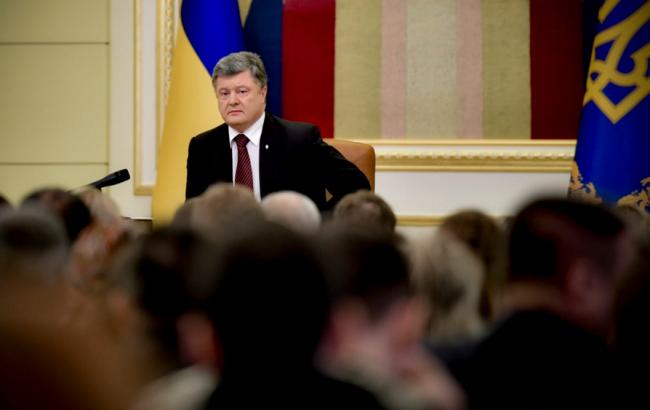 Порошенко установил пожизненную стипендию родителям героя Небесной сотни Жизневского