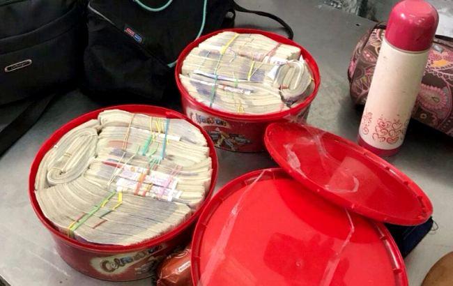 На кордоні з Польщею виявили понад 200 тисяч доларів незадекларованої валюти