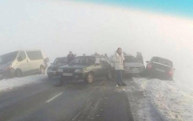 У Львівській області через туман зіштовхнулися 7 автівок