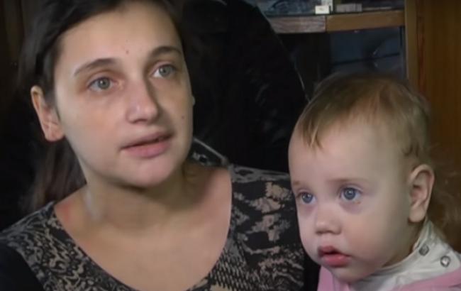 У Львові багатодітна сім'я живе в маленькій квартирі в жахливих умовах (відео)