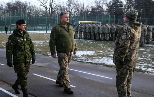 Более 5 тыс. украинских бойцов прошли подготовку вместе с канадскими военными, - Порошенко