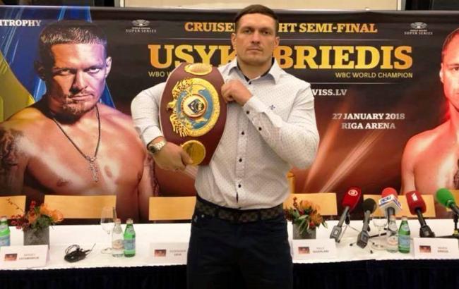 Усик провел открытую тренировку перед боем с Бриедисом