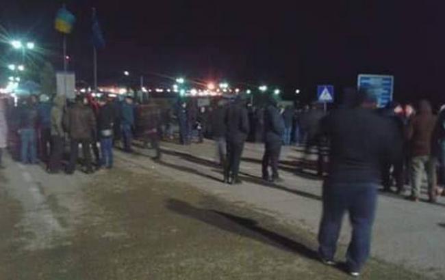 Протестувальники блокували дорогу до пункту пропуску в Раві-Руській