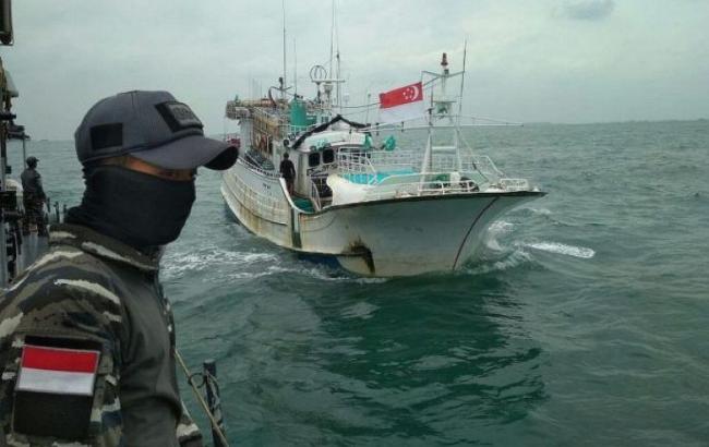 В Индонезии задержали судно с тонной метамфетамина