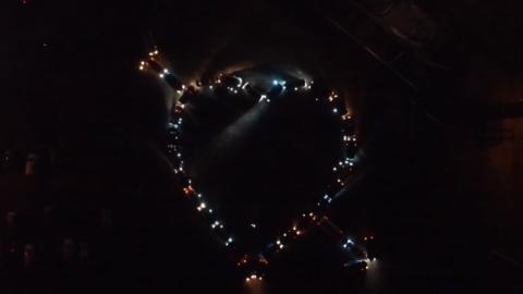 До Дня закоханих українські водії влаштували романтичний флешмоб (відео)