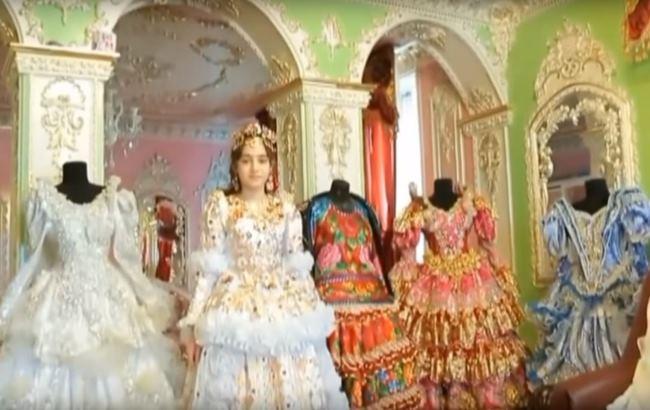 Фата и платье из золота: на Закарпатье на свадьбе ромов шокировали богатствами (видео)