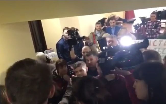 Вкладчики Войцеховского потребовали от "Свободы" прекратить политический цирк в Киевсовете