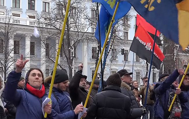 В Киеве активисты требуют отставки главы Николаевской ОГА Савченко