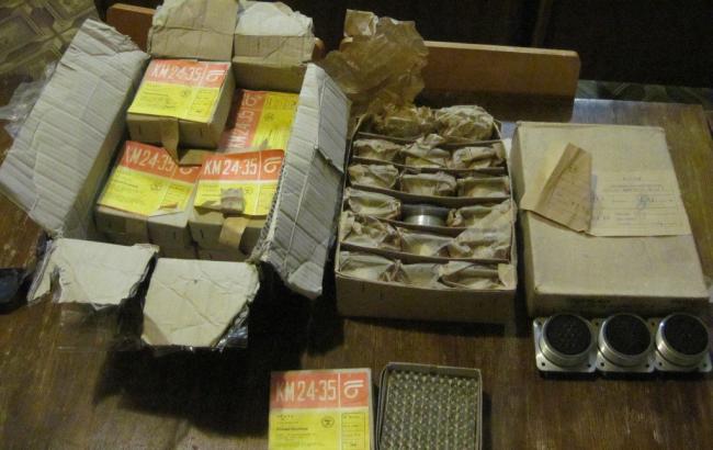 Прикордонники затримали українця, який віз в РФ більше тисячі радіодеталей