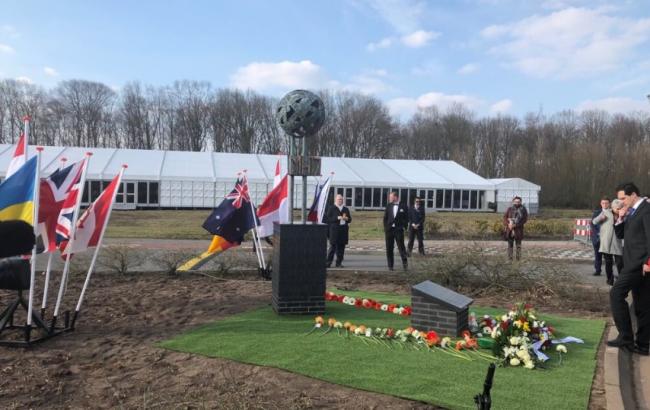 В Нидерландах открыли мемориал памяти жертв катастрофы МH17