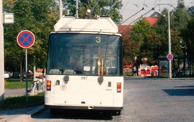 З тролейбуса прямо до лікарні: у Херсоні стався страшний інцидент з пенсіонеркою