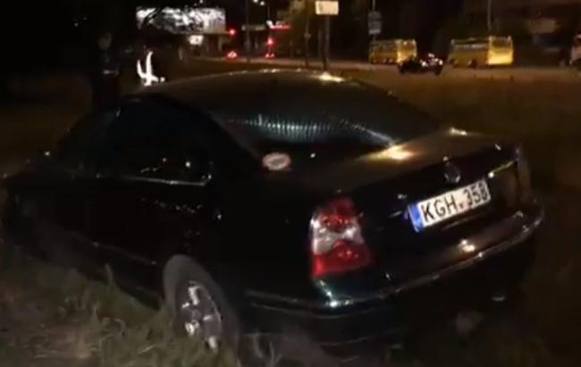 В Киеве авто вылетело на газон из-за кота на сидении (видео)