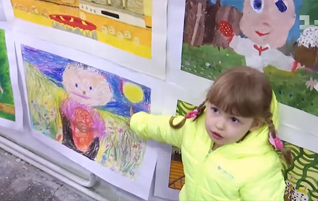У Дніпрі картини трирічної дитини продають за сотні доларів (відео)