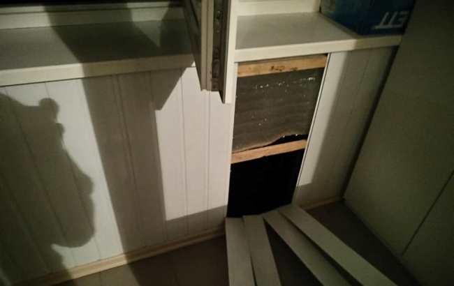 Витягли палети з балкона: киян попередили про легкий спосіб обікрасти квартиру (фото)
