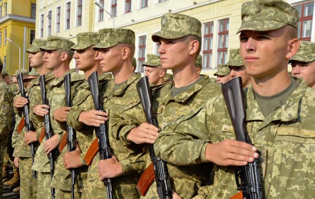 Во Львовской области из академии сухопутных войск выпустились 300 офицеров