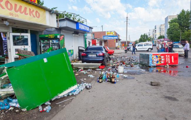 У Дніпрі автомобіль протаранив кіоск, постраждали троє людей