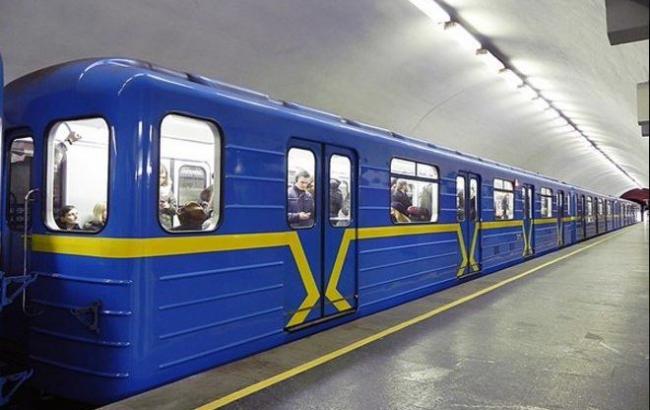 У Києві на вихідних метро працюватиме на годину довше