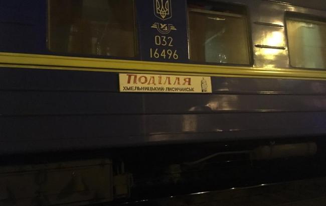 В Киеве пассажирский поезд сбил насмерть двух людей