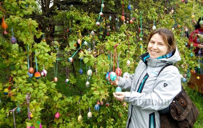 Пасхальное дерево на Донбассе опередило столичное и стало рекордным в Украине